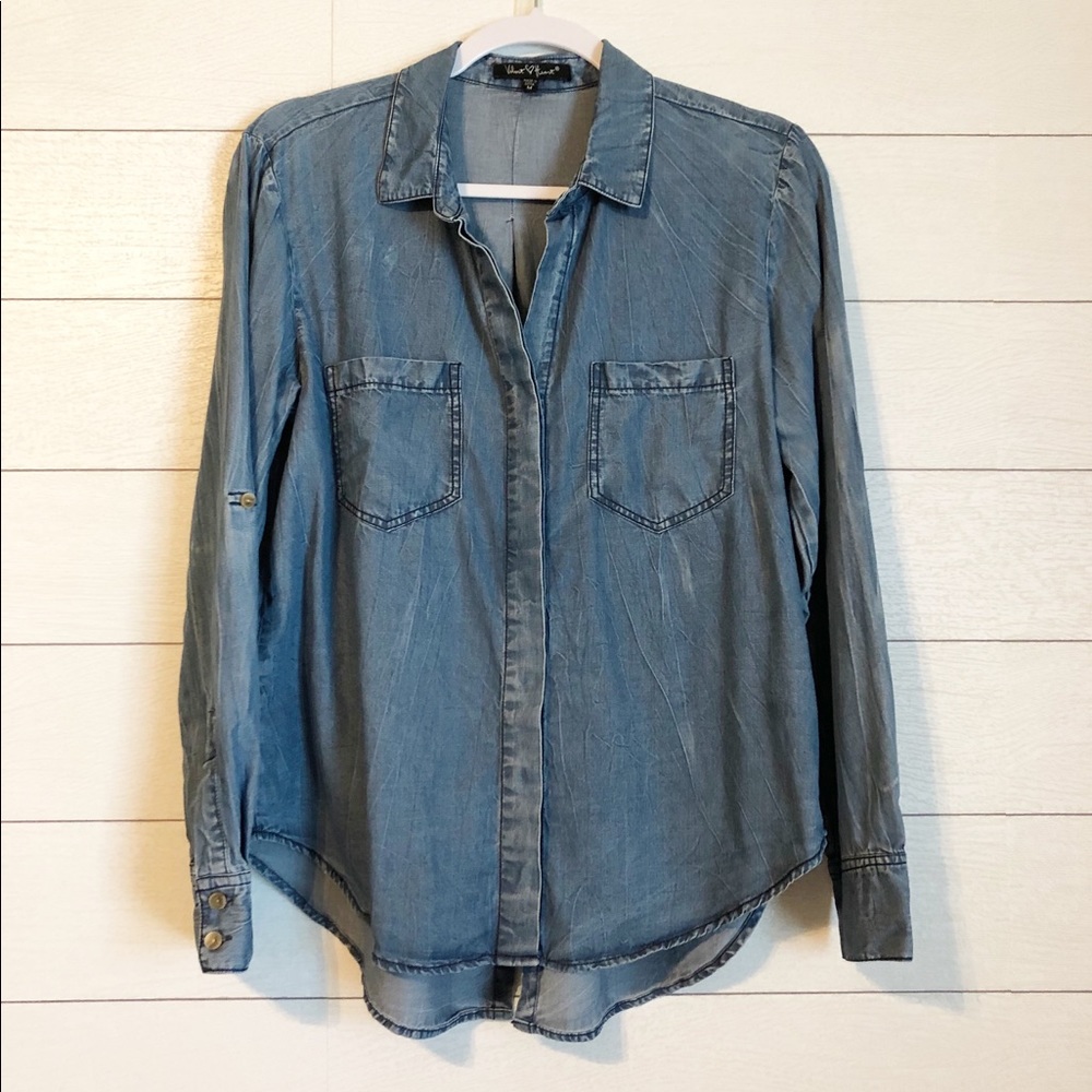 Velvet Heart Chambray Button up shirt Medium